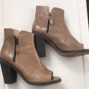 Rag and bone Noelle peep toe heeled bootie taupe color size 39.5
